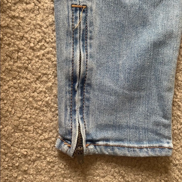 American Eagle ripped jeans - Picture 3 of 6